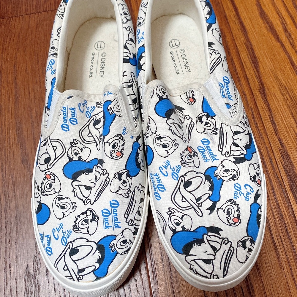 NEW Disney Woman's Slip On Canvas Sneaker - Danald Duck and Chip & Dale Size 7